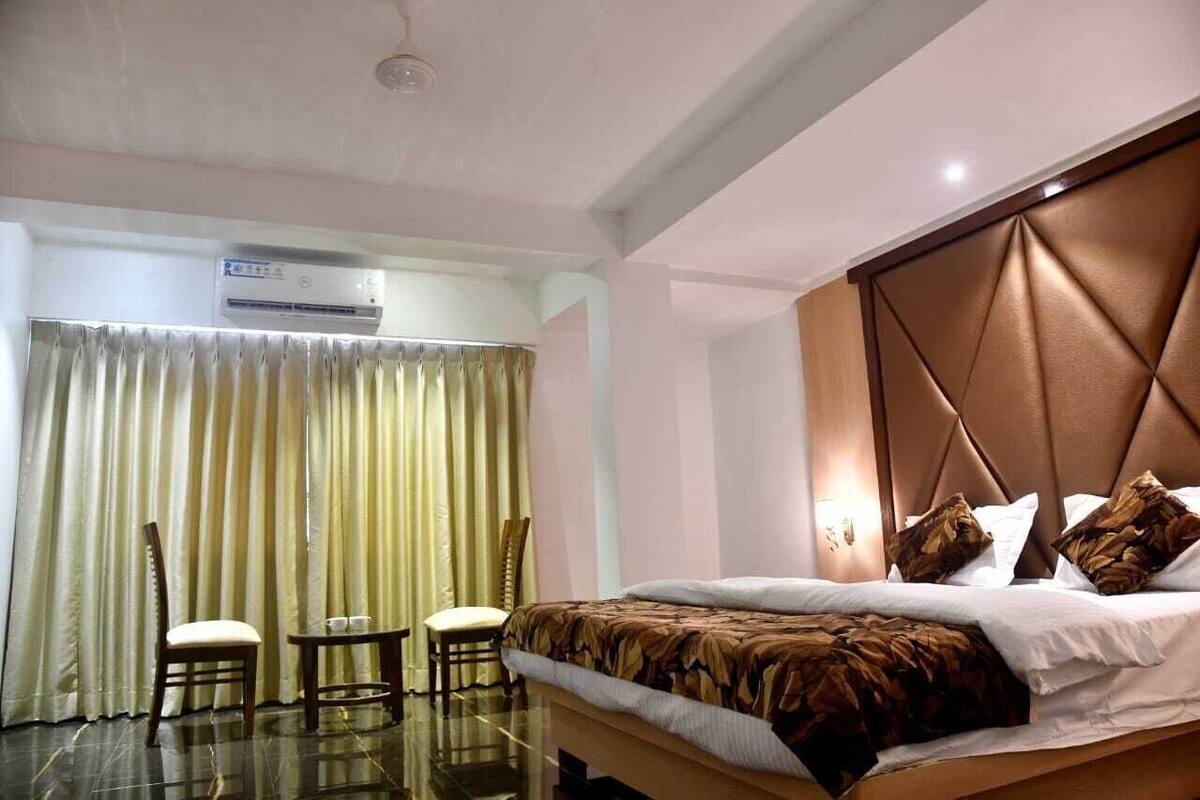 Escritorio y espacio para trabajar con laptop