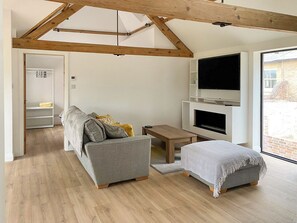 Netflix, streaming services - 1 bedroom accommodation in Fordingbridge, near Ringwood (Fordingbridge, near Ringwood)