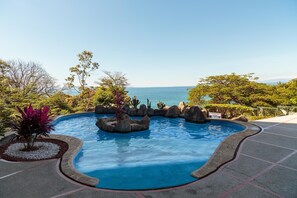 Outdoor pool - New listing! Stunning views. Fifth floor apartment (Punta Leona)