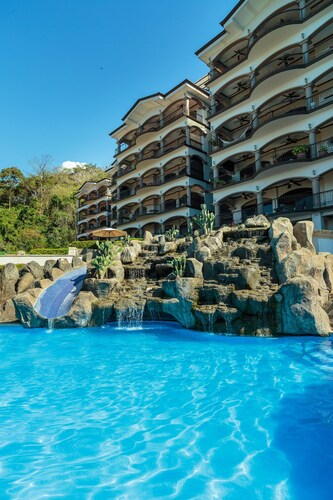 New listing! Stunning views. Fifth floor apartment