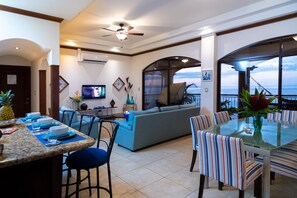 Dining - New listing! Stunning views. Fifth floor apartment (Punta Leona)