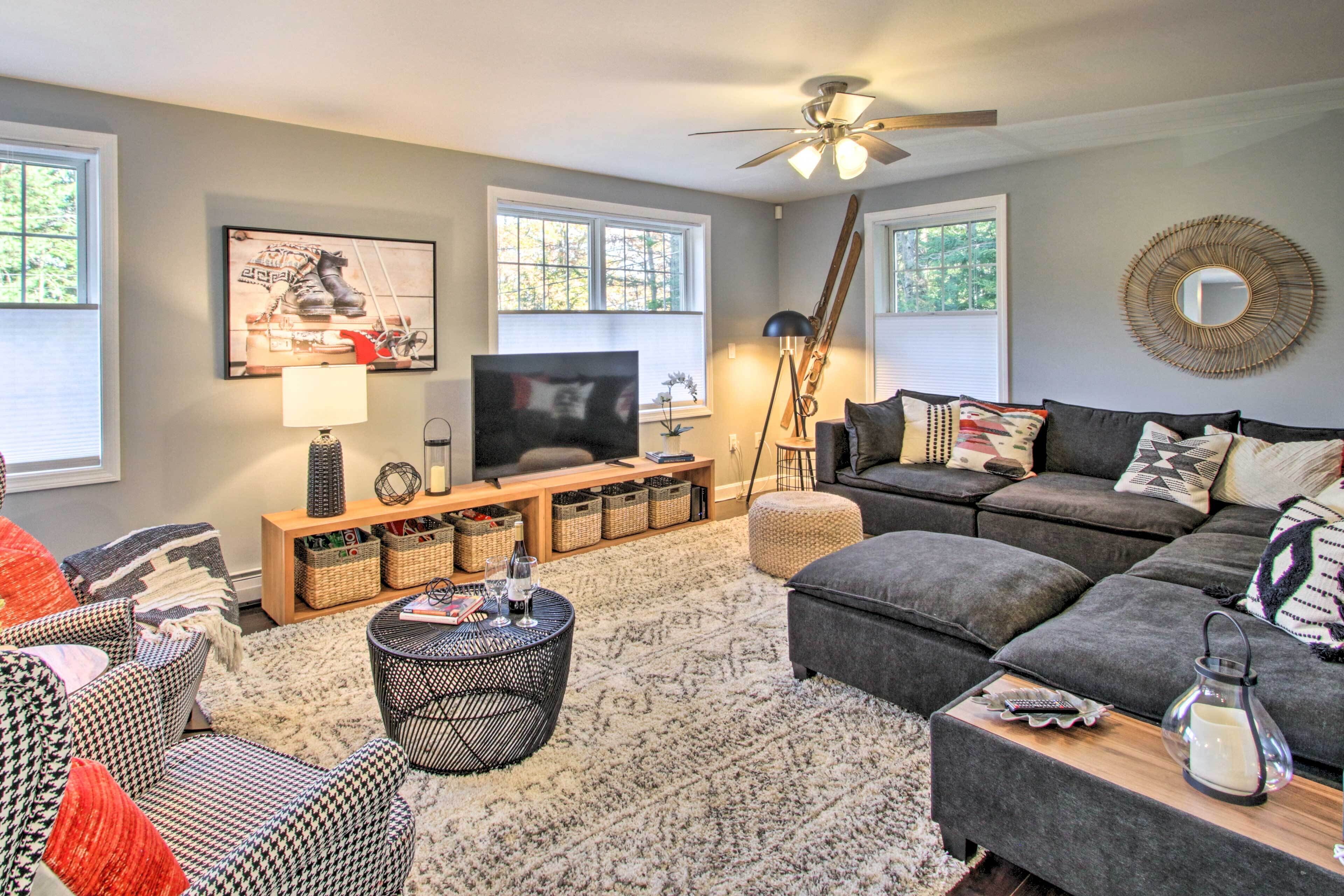 Modern Family Home ~ 10 Mi to Ski Cranmore Mtn!
