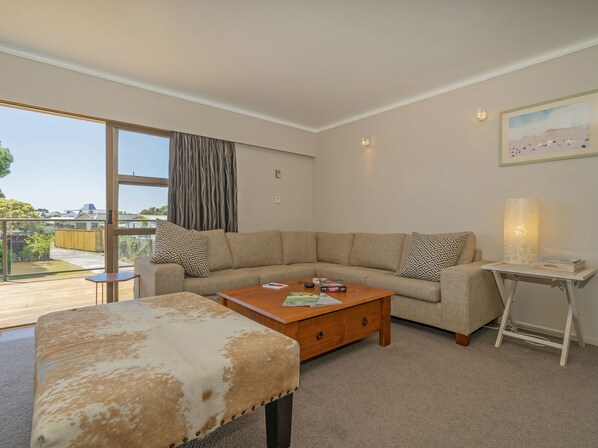 Téléviseur, Netflix, table de baby-foot