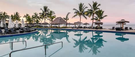 2 개의 야외 수영장