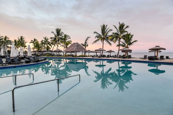 2 piscinas al aire libre