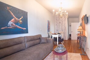 Classic-Doppelzimmer | Wohnzimmer | 32-Zoll-Flachbildfernseher mit Kabelempfang, Fernseher