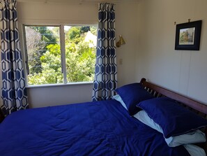 3 bedrooms, desk, free WiFi, bed sheets