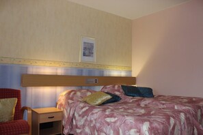 Quadruple Room, Sauna | Individually furnished, desk, blackout drapes, iron/ironing board - Hotel Takka-Valkea (Salla)