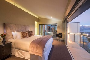 3 bedrooms, premium bedding, desk, iron/ironing board