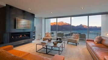 Smart TV, fireplace, books, stereo