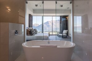 4 bedrooms, premium bedding, desk, iron/ironing board