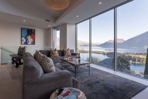 Smart TV, fireplace, books, offices