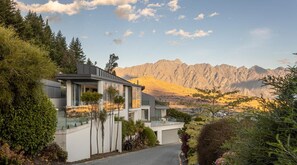 Exterior - Views on Edinburgh | Every room has a view (Queenstown)