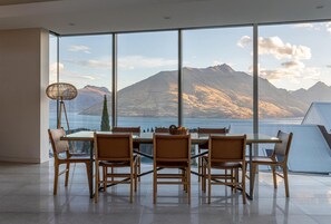 Unclassified image, 4 of 49, button