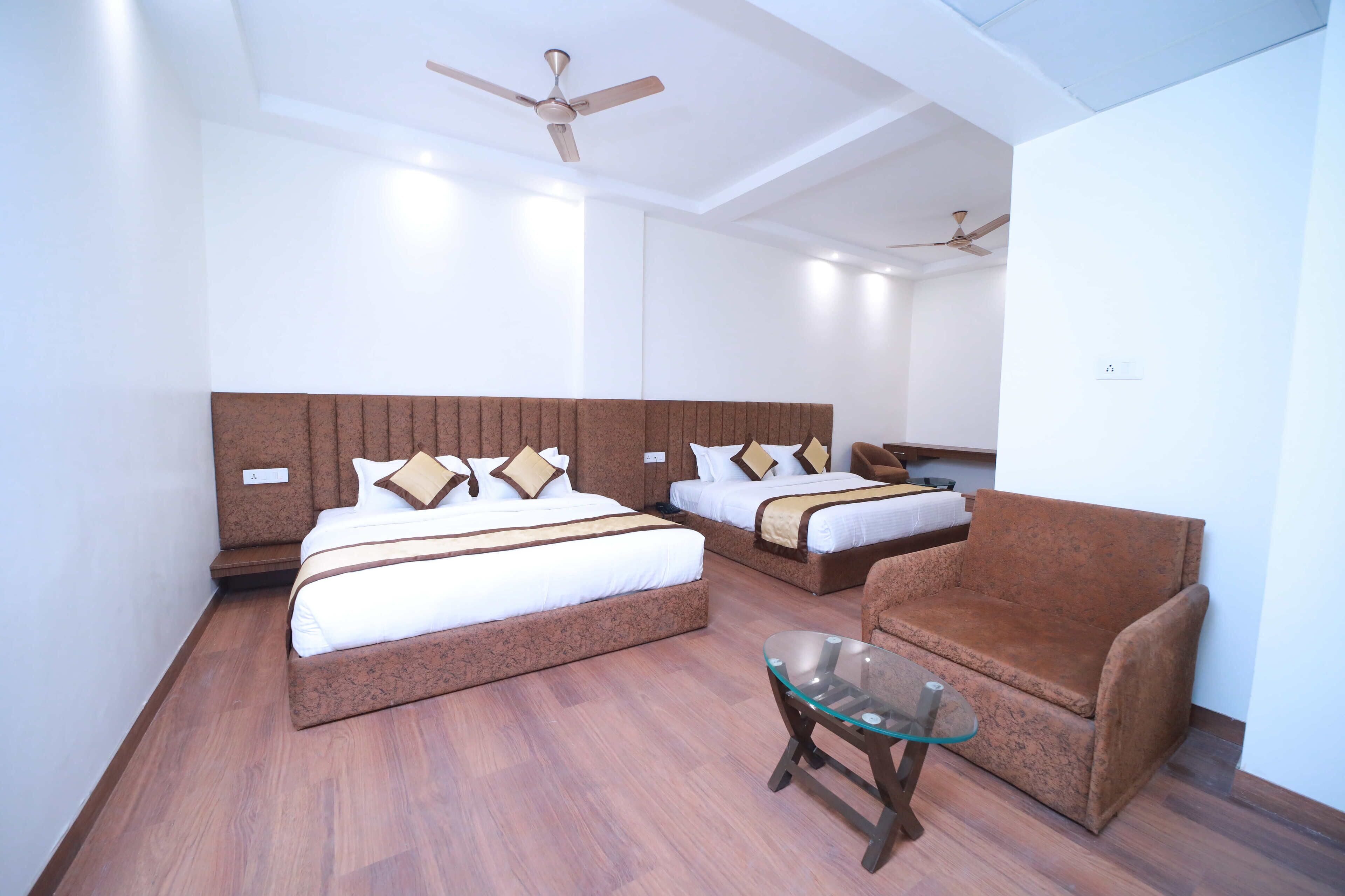 Phòng Superior | Bộ đồ giường cao cấp, nệm Select Comfort, bàn 