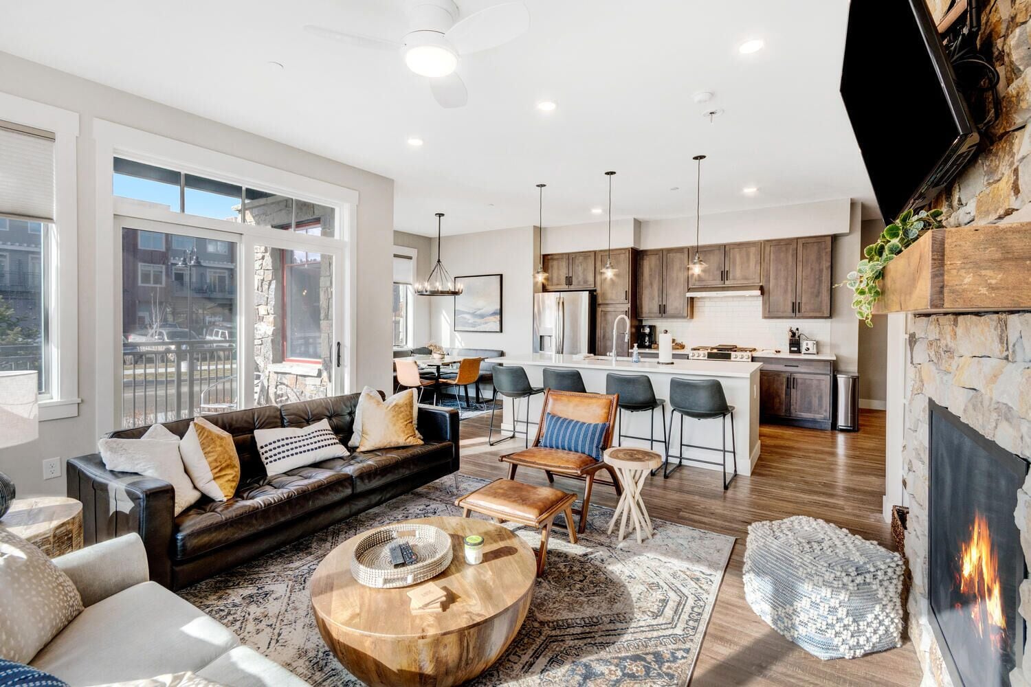 New Luxury Loft 101 / Hot Tub & Great Views / Best Price - $500 FREE Activities Daily