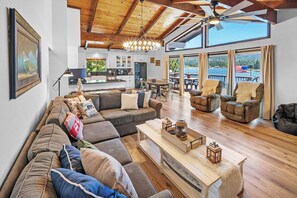 Télévision, cheminée, lecteur de DVD