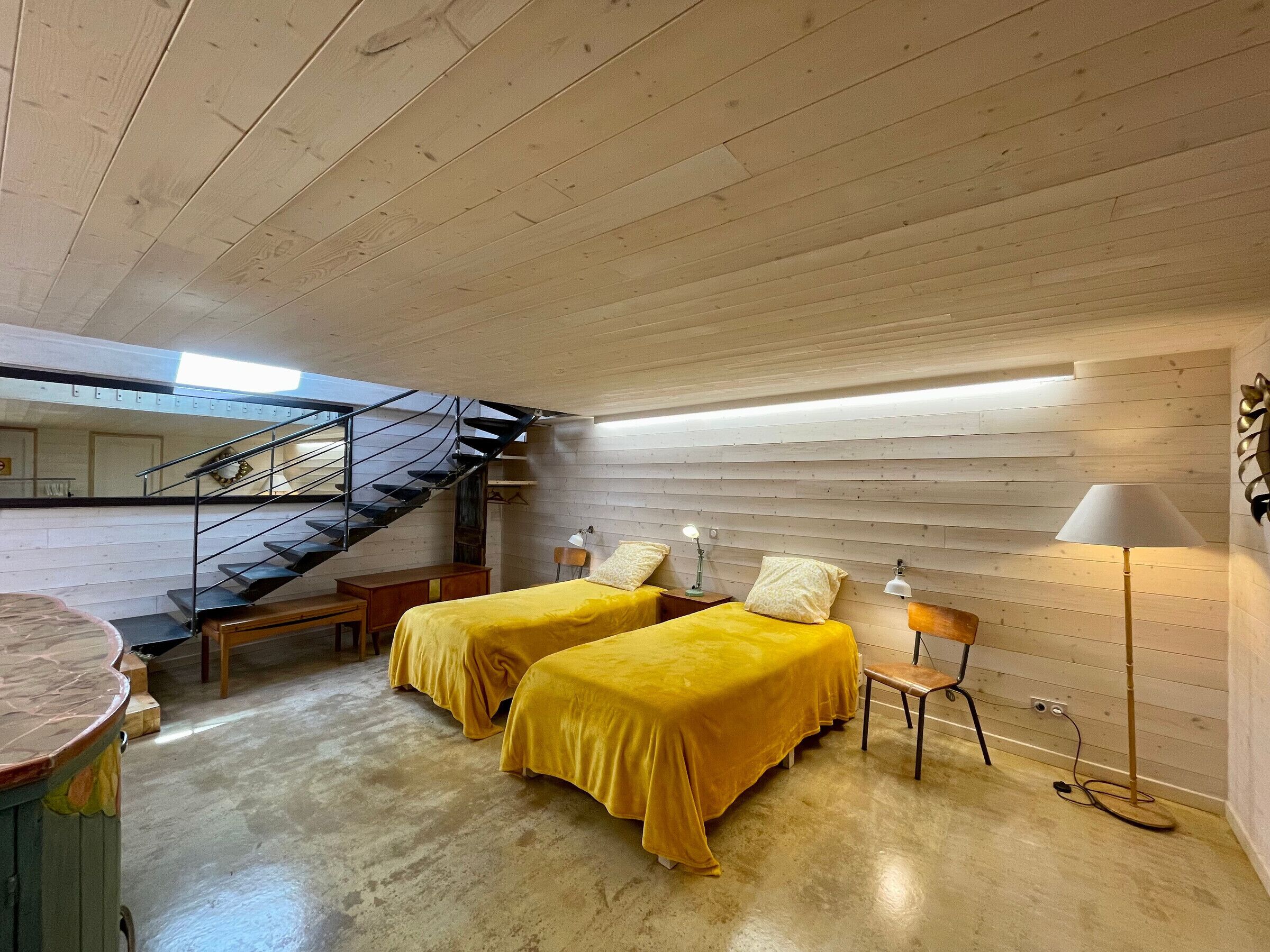 3 bedrooms, bed sheets