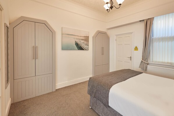 Apartment | 1 bedroom, Egyptian cotton sheets, premium bedding, iron/ironing board