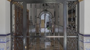 A wrought iron gate with a number plate reading "1992" at the top. - Modern & quiet apartment in typical Sevilla house (Sevilla)