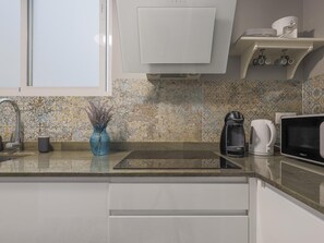 Fridge, microwave, oven, coffee/tea maker