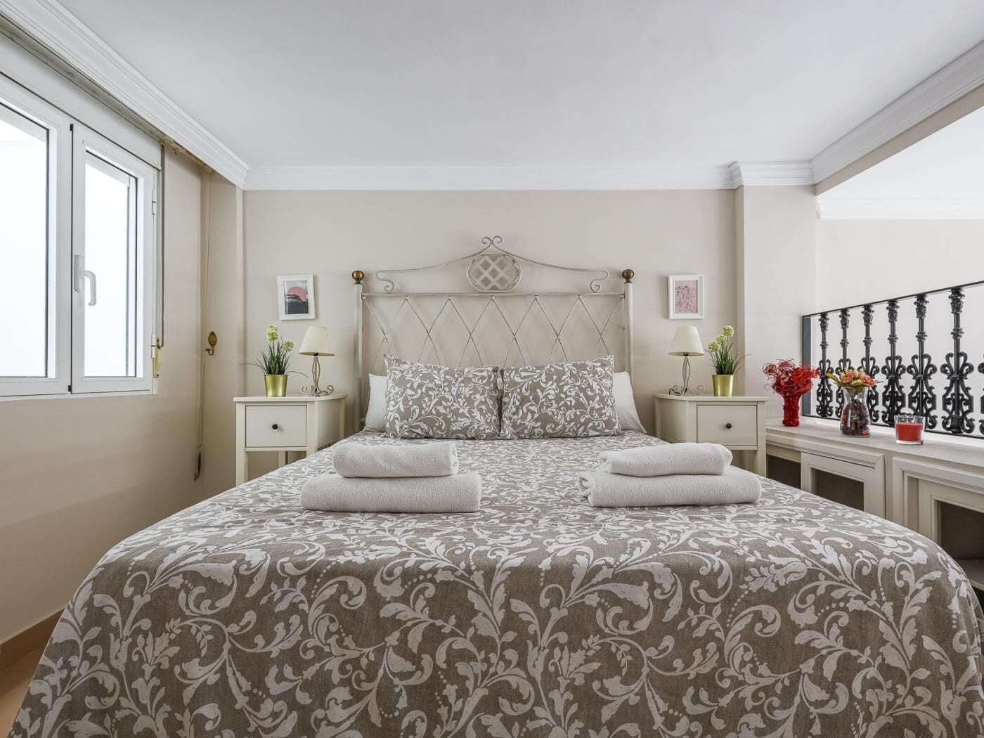 1 slaapkamer, een strijkplank/strijkijzer, internet, beddengoed