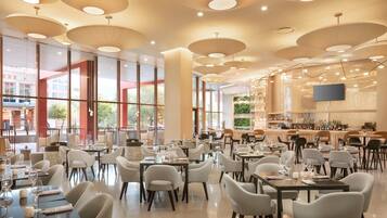 Breakfast, lunch and dinner served