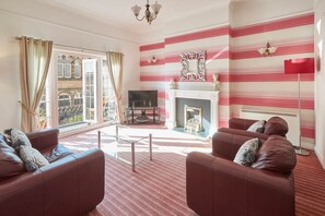 Apartment | Living area | 32-inch flat-screen TV with satellite channels, TV - Apartment 2 At Glencoe (Whitby)