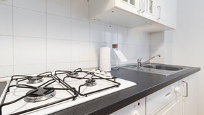 Apartment, 1 Schlafzimmer (A) | Eigene Küche | Großer Kühlschrank, Mikrowelle, Ofen, Herdplatte