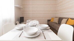 公寓, 1 間臥室 (C) | 起居區 | 電視