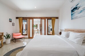 3 bedrooms, in-room safe, iron/ironing board, free WiFi