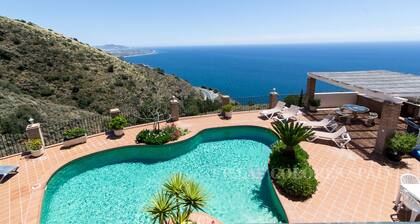 Villa Esmeralda with private heated pool, sauna and great view