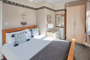 Apartment | 1 bedroom, premium bedding, individually decorated - Apartment 3 At Glencoe (Whitby)