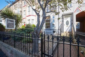 Exterior - Apartment 3 At Glencoe (Whitby)