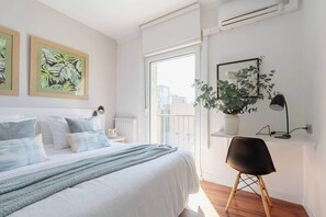 1 soverom, safe på rommet, strykejern/-brett og wi-fi (inkludert)