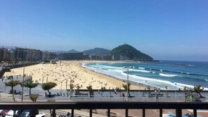 Unclassified image, 3 of 14, button - ☀️Sea Views from 4 Balconies ☀️ Walk Score 90 ☀️ (San Sebastián)