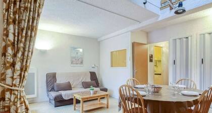 Duplex for 6 with Balcony, Parking, and Easy Lift Access