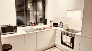 Apartment | Eigene Küche | Kühlschrank, Mikrowelle, Ofen, Herdplatte