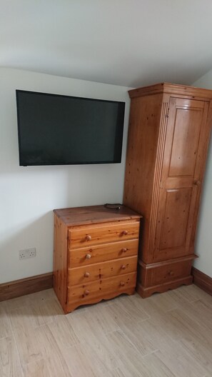 Chalet, 1 cama Queen size y sofá cama | 1 habitación, wifi gratis y ropa de cama 