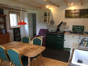 Private kitchen - Beautiful Highland 1-bed Cottage (Beauly)