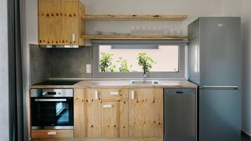 Oven, dishwasher, coffee/tea maker, toaster