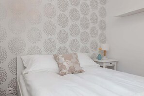 1 habitación, tabla de planchar con plancha, wifi y ropa de cama 