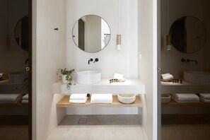 Serviettes fournies, shampoing