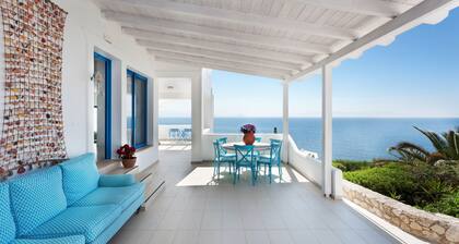 Seafront Villa With Sublime Views, Full Privacy, Infinity Pool & hot Tub!