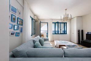TV, fireplace, stereo