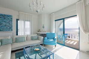 Una televisi ón, una chimenea, un reproductor estéreo