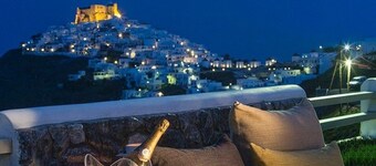 Elegant Astypalaia Villa | Villa Bianca | 2 Bedrooms | Hot Tub & Beautiful Sea.