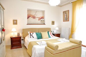 4 室のベッドルーム、アイロン / アイロン台、旅行用ベビーベッド、WiFi (無料)