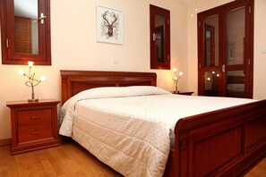 3 chambres, fer et planche à repasser, Wi-Fi gratuit, draps fournis