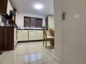 Frigorífic, microones, forn i placa de cuina